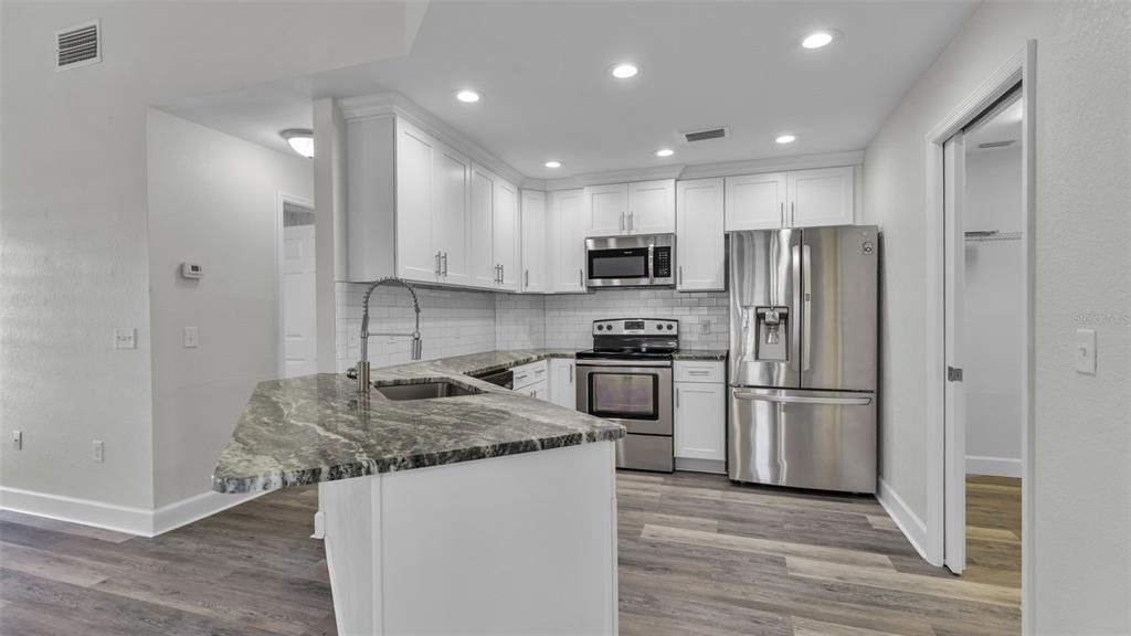 Active With Contract: $359,900 (3 beds, 2 baths, 1812 Square Feet)