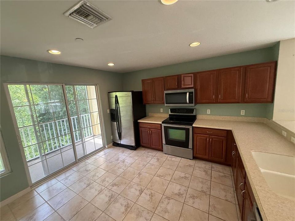 Active With Contract: $217,000 (3 beds, 2 baths, 1388 Square Feet)