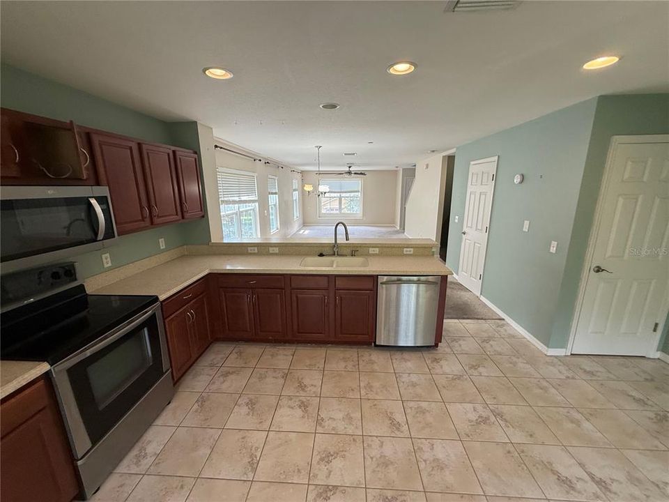 Active With Contract: $217,000 (3 beds, 2 baths, 1388 Square Feet)