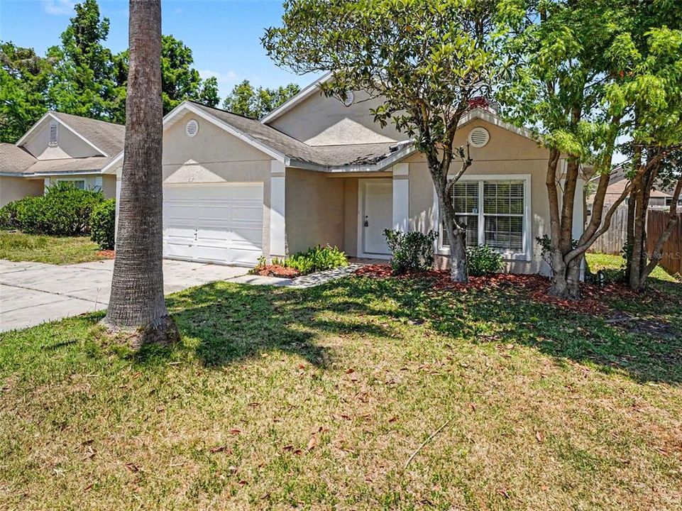 Active With Contract: $324,900 (3 beds, 2 baths, 1617 Square Feet)