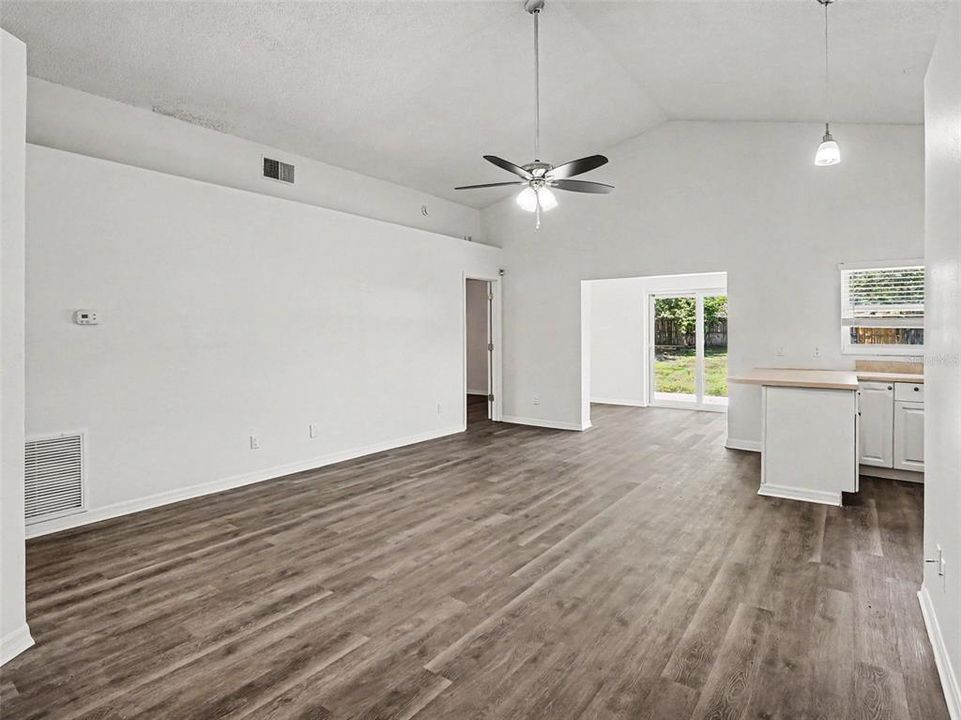 Active With Contract: $324,900 (3 beds, 2 baths, 1617 Square Feet)