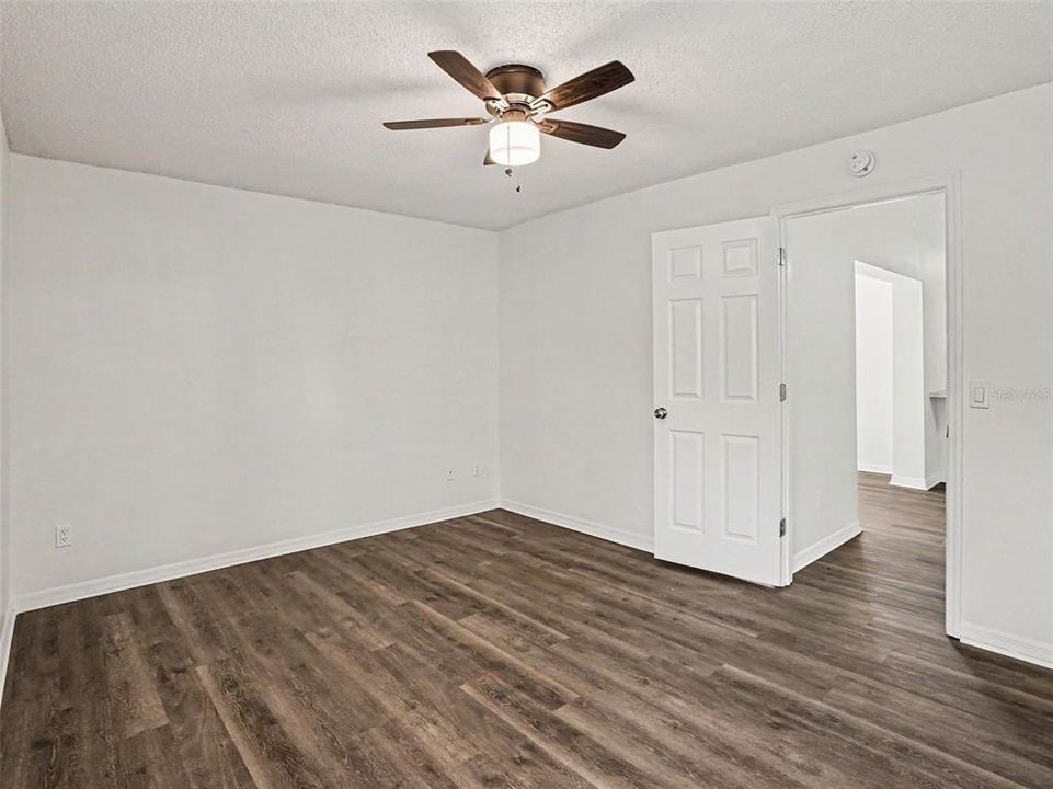 Active With Contract: $324,900 (3 beds, 2 baths, 1617 Square Feet)