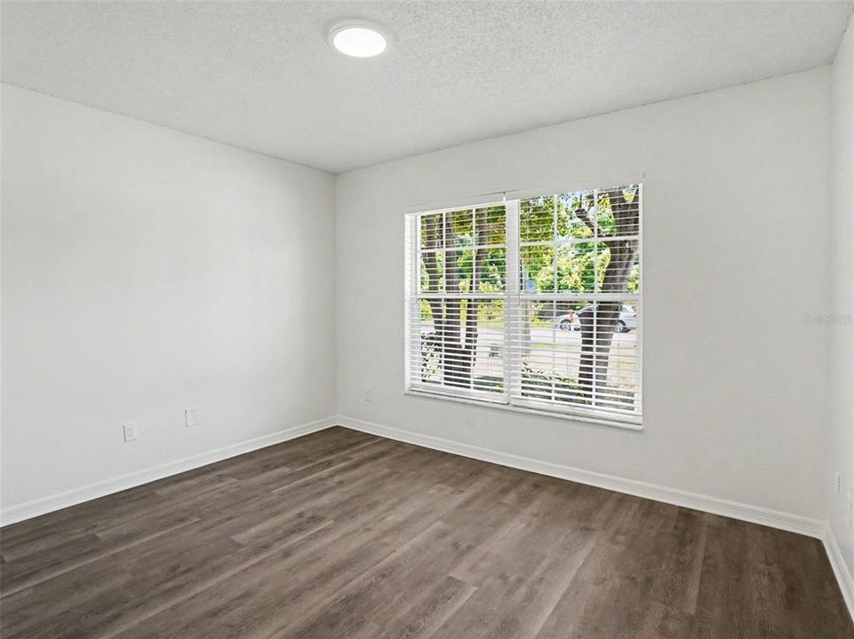 Active With Contract: $324,900 (3 beds, 2 baths, 1617 Square Feet)