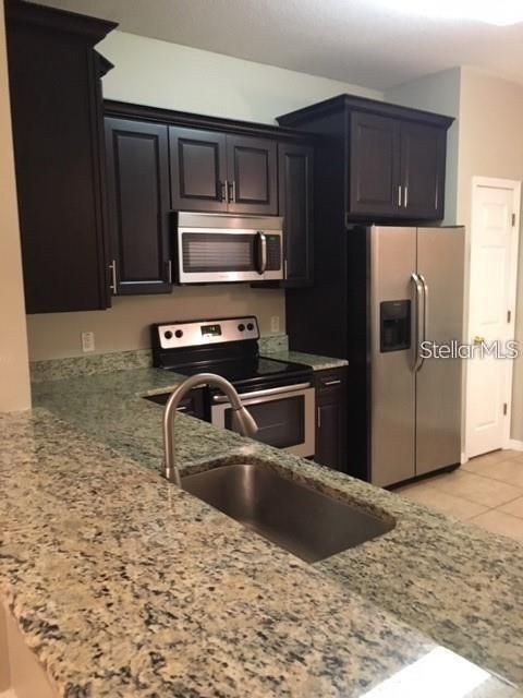 В аренду: $1,950 (2 спален, 2 ванн, 1516 Квадратных фут)
