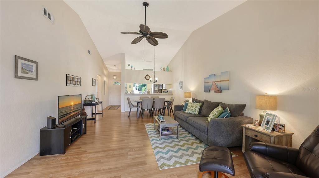 En Venta: $195,000 (2 camas, 2 baños, 1003 Pies cuadrados)