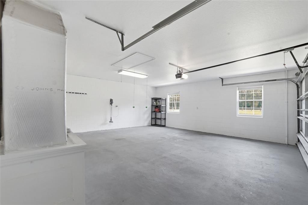 合同活跃: $350,000 (3 贝兹, 2 浴室, 1557 平方英尺)