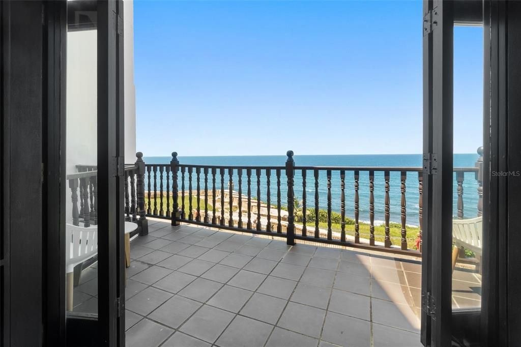 For Sale: $2,300,000 (2 beds, 2 baths, 1646 Square Feet)