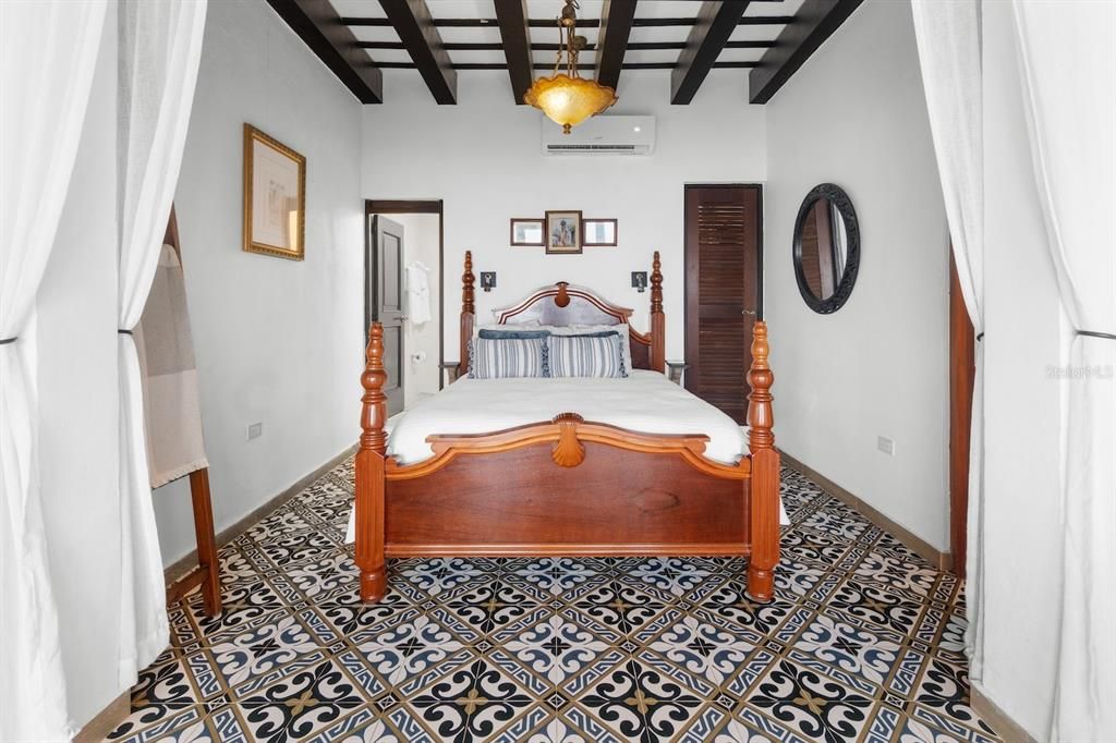For Sale: $2,300,000 (2 beds, 2 baths, 1646 Square Feet)