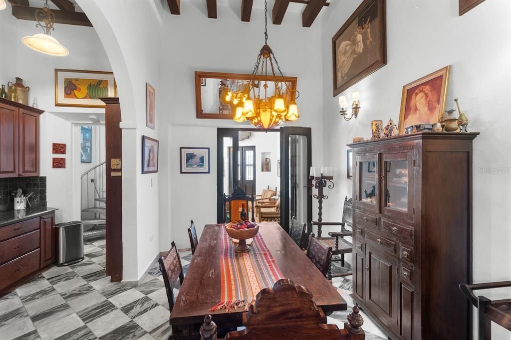 For Sale: $2,300,000 (2 beds, 2 baths, 1646 Square Feet)