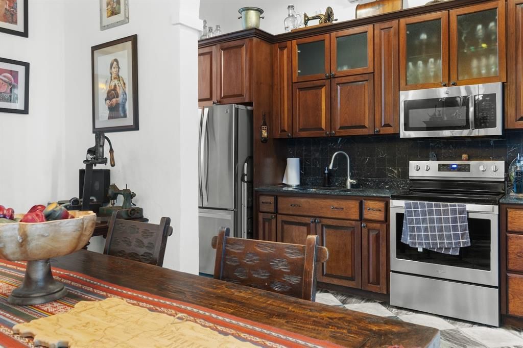 For Sale: $2,300,000 (2 beds, 2 baths, 1646 Square Feet)
