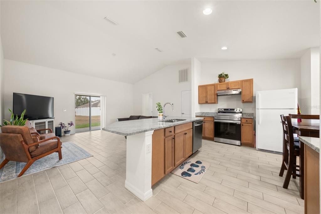For Sale: $324,900 (3 beds, 2 baths, 1593 Square Feet)