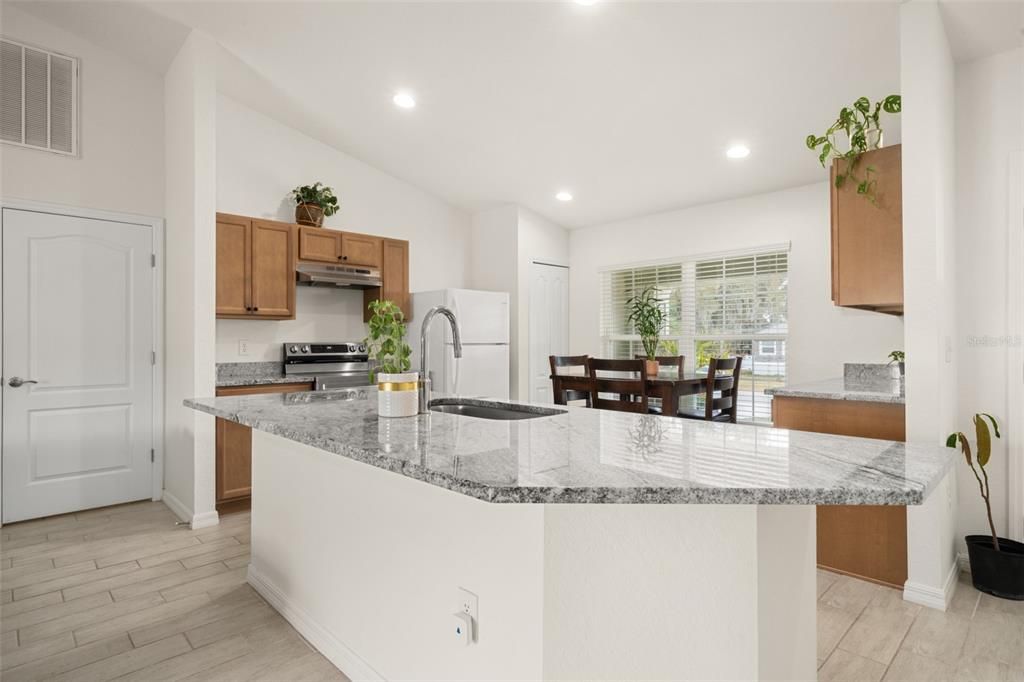 For Sale: $324,900 (3 beds, 2 baths, 1593 Square Feet)