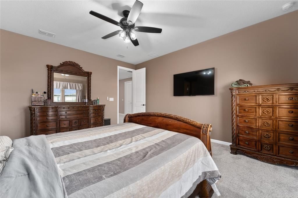 For Sale: $1,060,000 (5 beds, 4 baths, 3333 Square Feet)