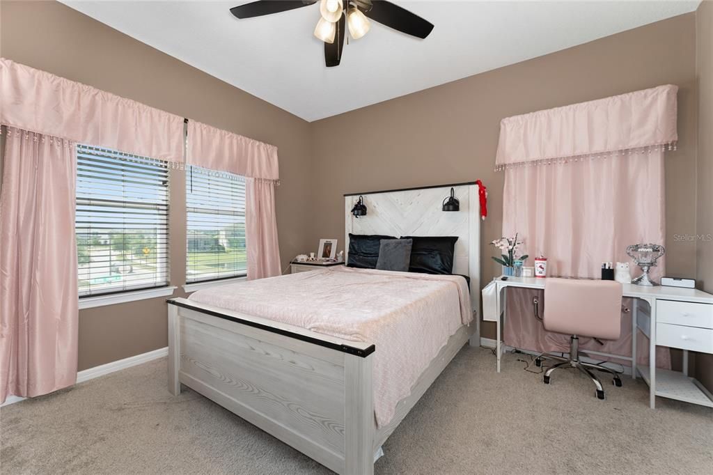 For Sale: $1,060,000 (5 beds, 4 baths, 3333 Square Feet)