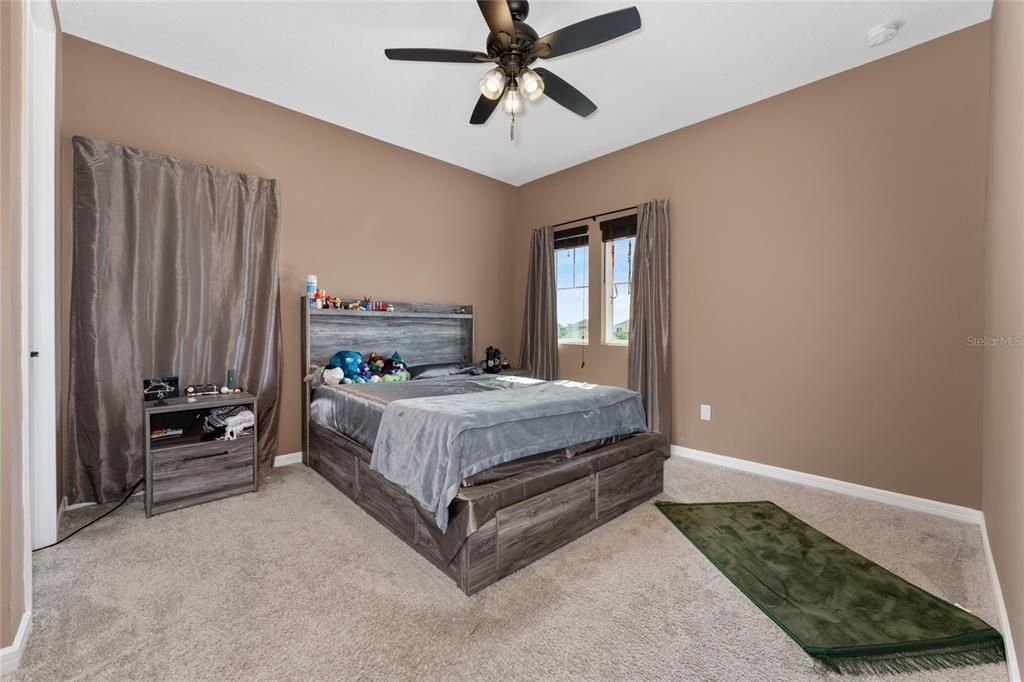 For Sale: $1,060,000 (5 beds, 4 baths, 3333 Square Feet)