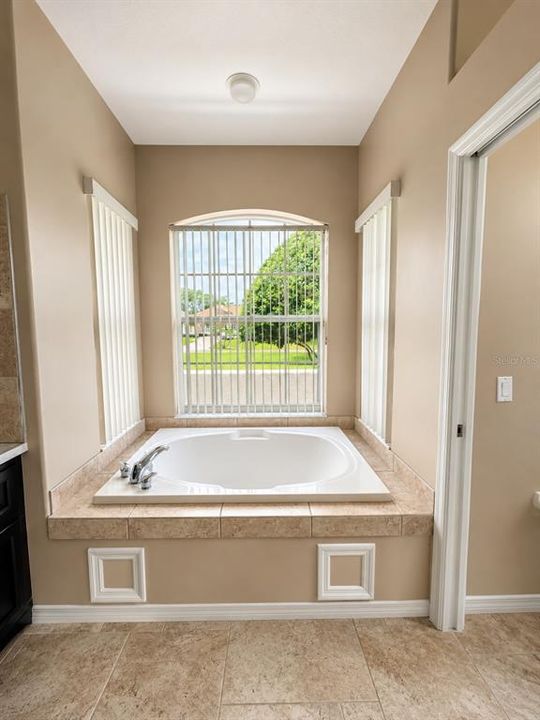 En Venta: $849,900 (4 camas, 3 baños, 2682 Pies cuadrados)