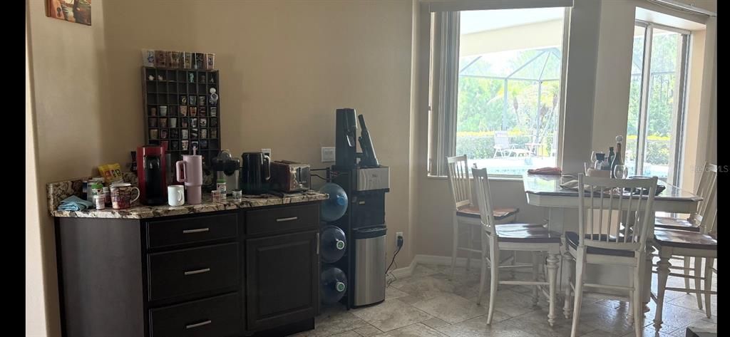 En Venta: $849,900 (4 camas, 3 baños, 2682 Pies cuadrados)