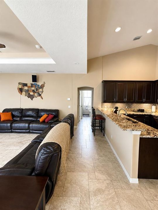 En Venta: $849,900 (4 camas, 3 baños, 2682 Pies cuadrados)