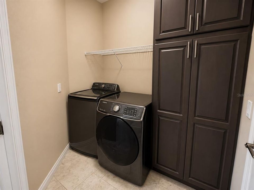 En Venta: $849,900 (4 camas, 3 baños, 2682 Pies cuadrados)