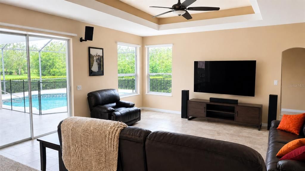En Venta: $849,900 (4 camas, 3 baños, 2682 Pies cuadrados)