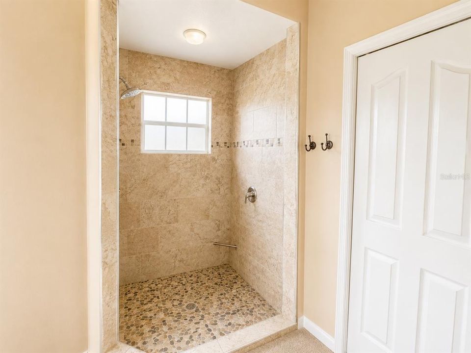 En Venta: $849,900 (4 camas, 3 baños, 2682 Pies cuadrados)