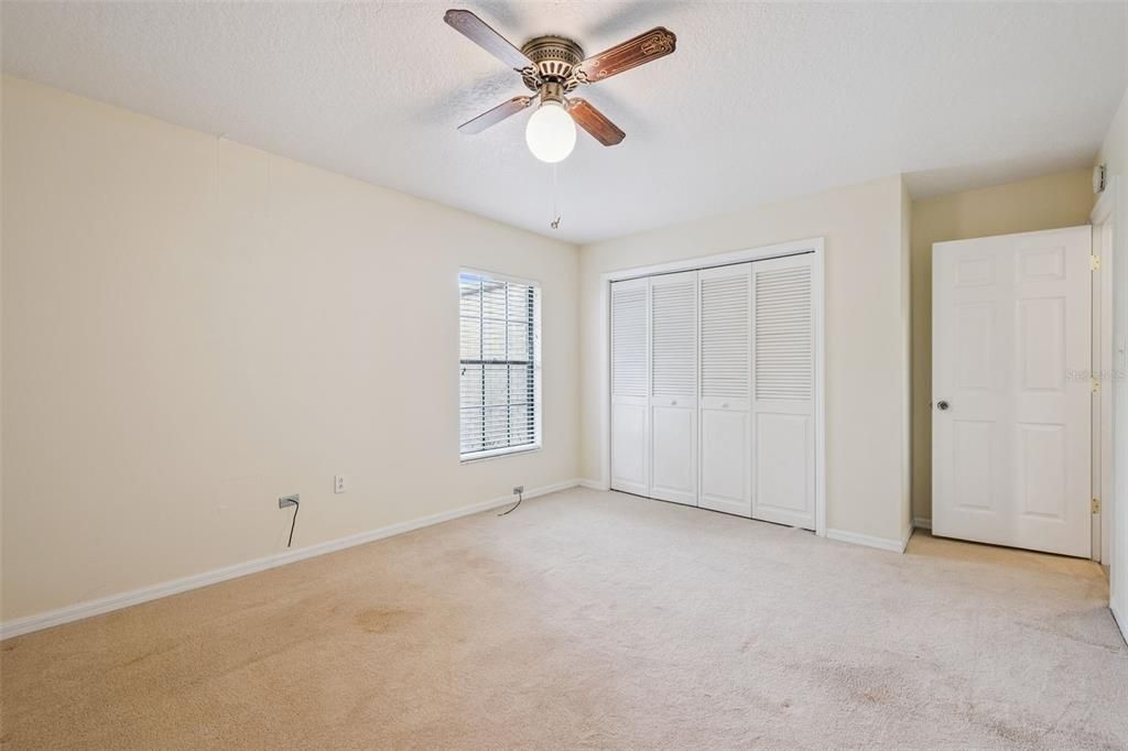 Activo con contrato: $415,000 (3 camas, 2 baños, 2090 Pies cuadrados)
