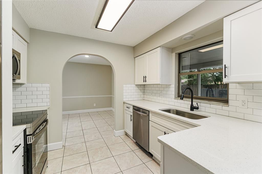 For Sale: $374,950 (3 beds, 2 baths, 1642 Square Feet)