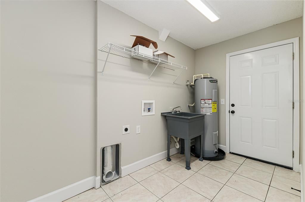 For Sale: $374,950 (3 beds, 2 baths, 1642 Square Feet)