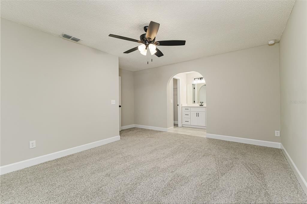 For Sale: $374,950 (3 beds, 2 baths, 1642 Square Feet)