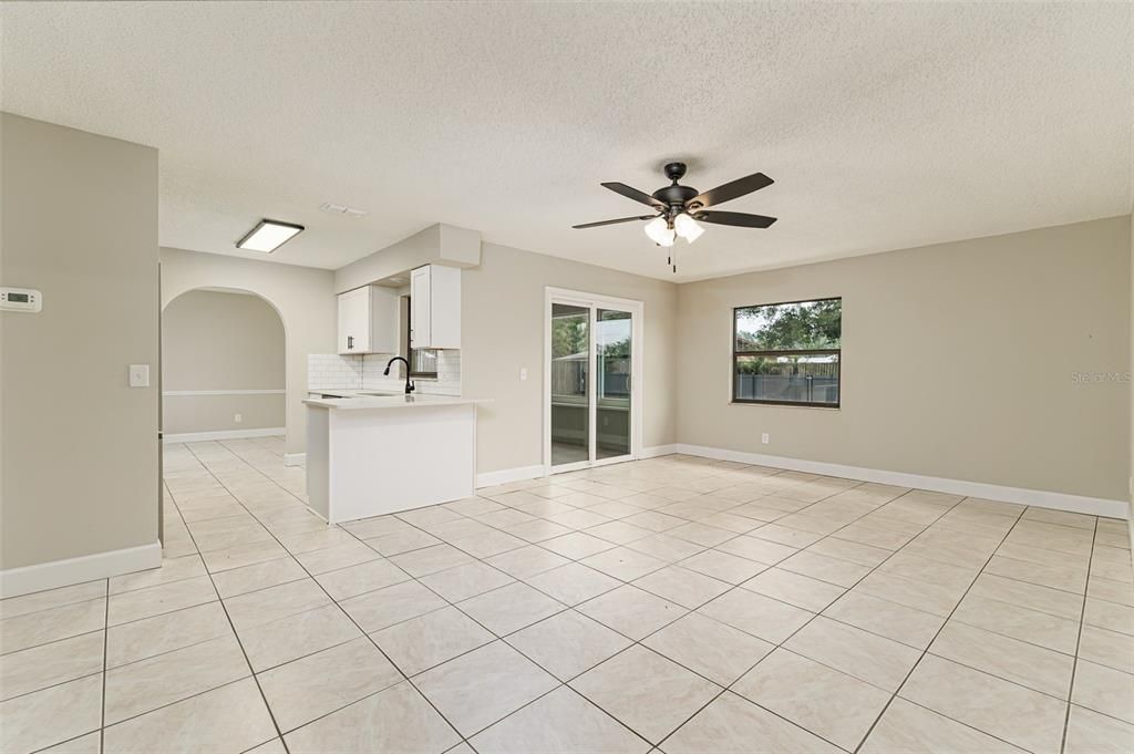 For Sale: $374,950 (3 beds, 2 baths, 1642 Square Feet)