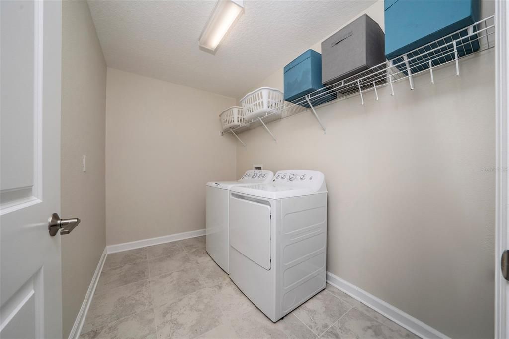 En Venta: $698,900 (5 camas, 4 baños, 3809 Pies cuadrados)