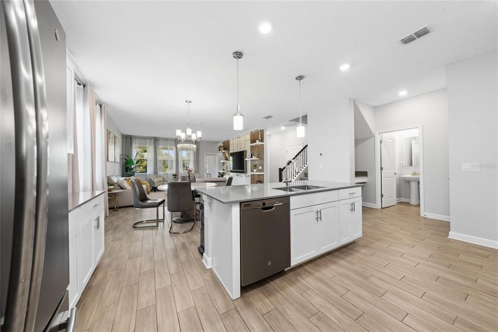 En Venta: $698,900 (5 camas, 4 baños, 3809 Pies cuadrados)