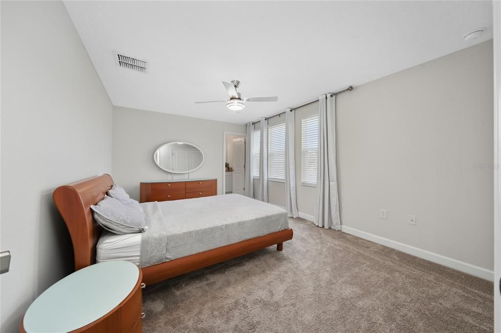 En Venta: $698,900 (5 camas, 4 baños, 3809 Pies cuadrados)