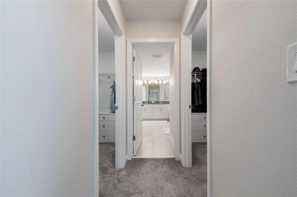 En Venta: $698,900 (5 camas, 4 baños, 3809 Pies cuadrados)