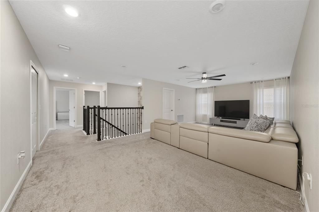 En Venta: $698,900 (5 camas, 4 baños, 3809 Pies cuadrados)