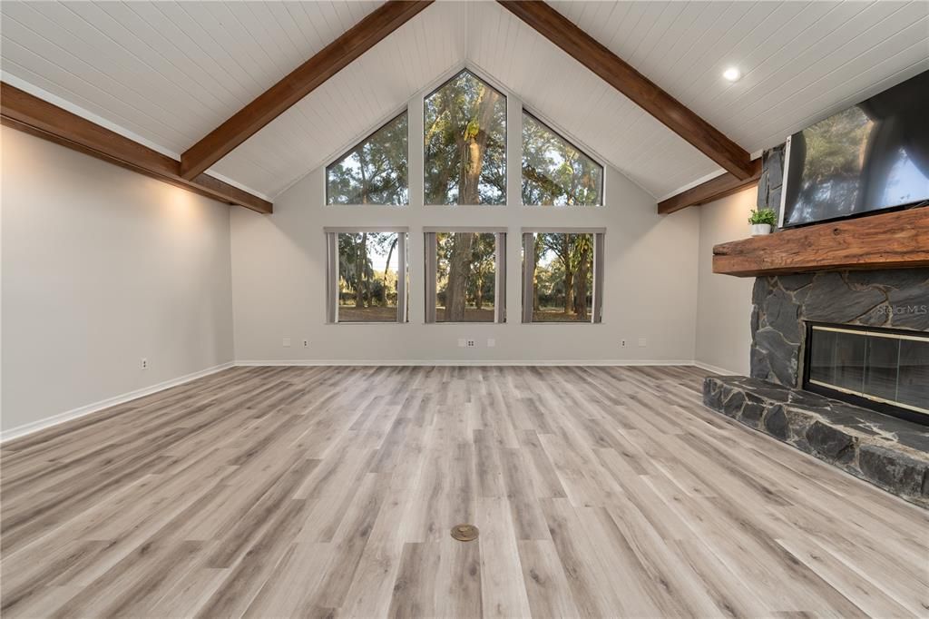 En Renta: $4,400 (4 camas, 2 baños, 3113 Pies cuadrados)