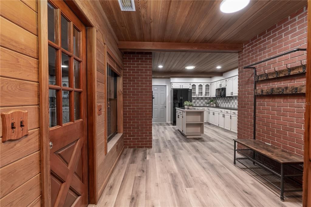 En Renta: $4,400 (4 camas, 2 baños, 3113 Pies cuadrados)