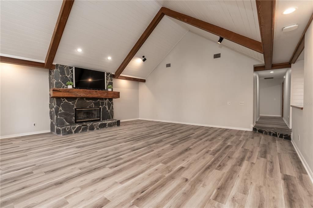 En Renta: $4,400 (4 camas, 2 baños, 3113 Pies cuadrados)