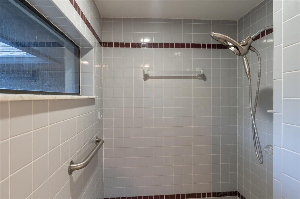 En Renta: $4,400 (4 camas, 2 baños, 3113 Pies cuadrados)