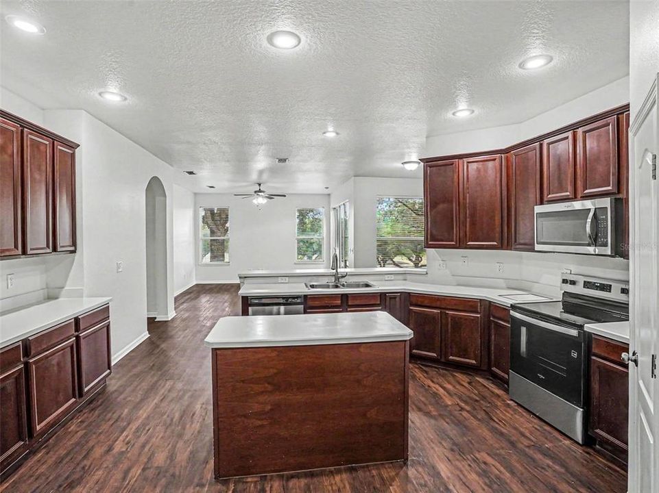 For Sale: $424,900 (3 beds, 2 baths, 2373 Square Feet)