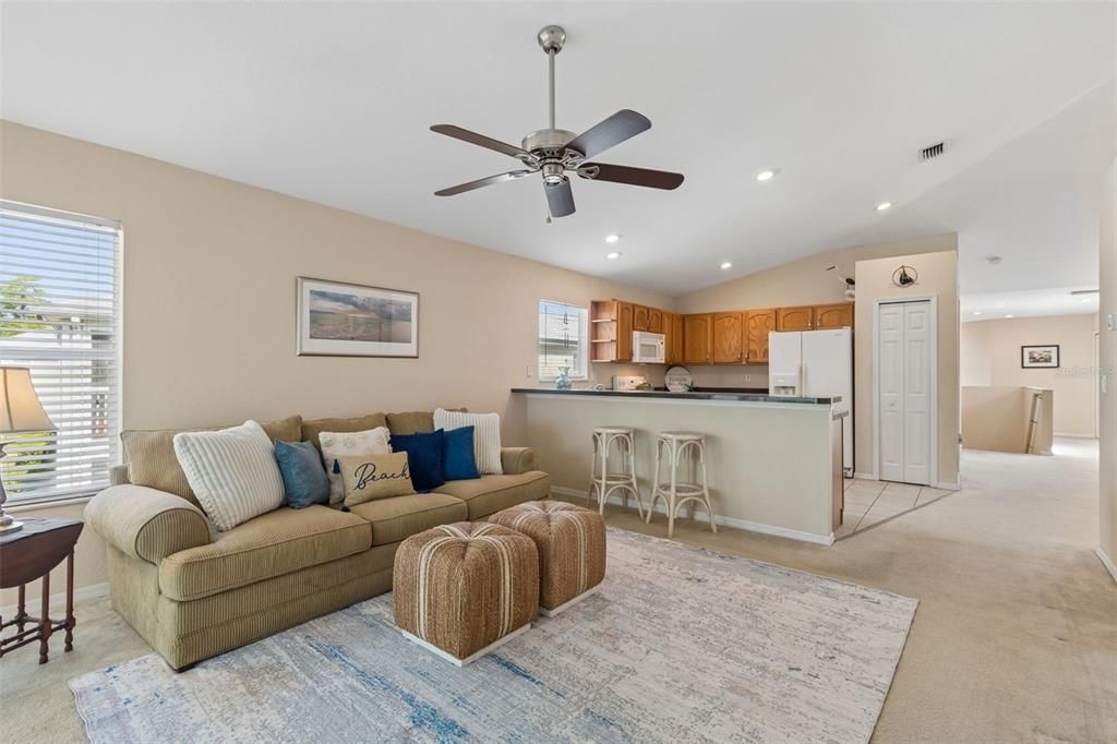 Active With Contract: $250,000 (3 beds, 2 baths, 1624 Square Feet)