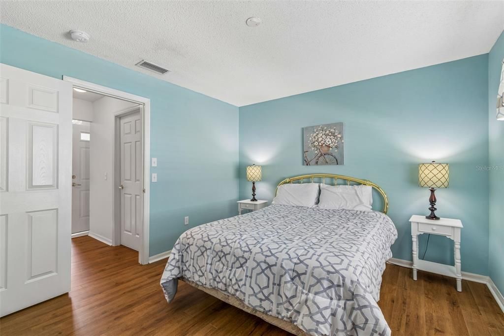 Activo con contrato: $275,000 (3 camas, 2 baños, 1556 Pies cuadrados)