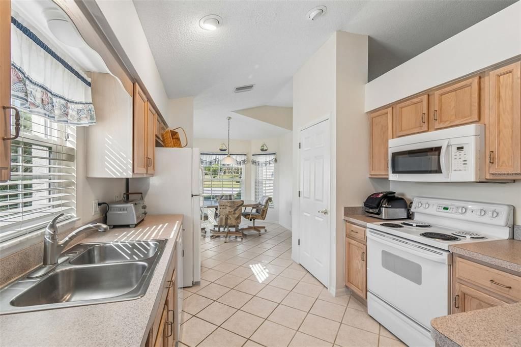 Activo con contrato: $275,000 (3 camas, 2 baños, 1556 Pies cuadrados)