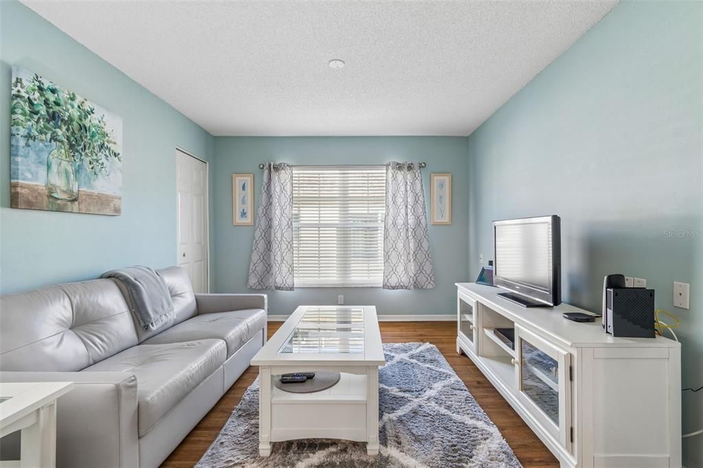 Activo con contrato: $275,000 (3 camas, 2 baños, 1556 Pies cuadrados)
