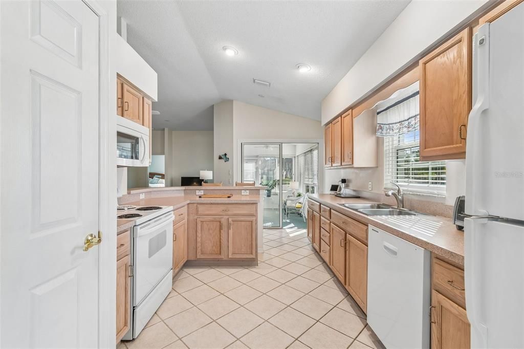 Activo con contrato: $275,000 (3 camas, 2 baños, 1556 Pies cuadrados)