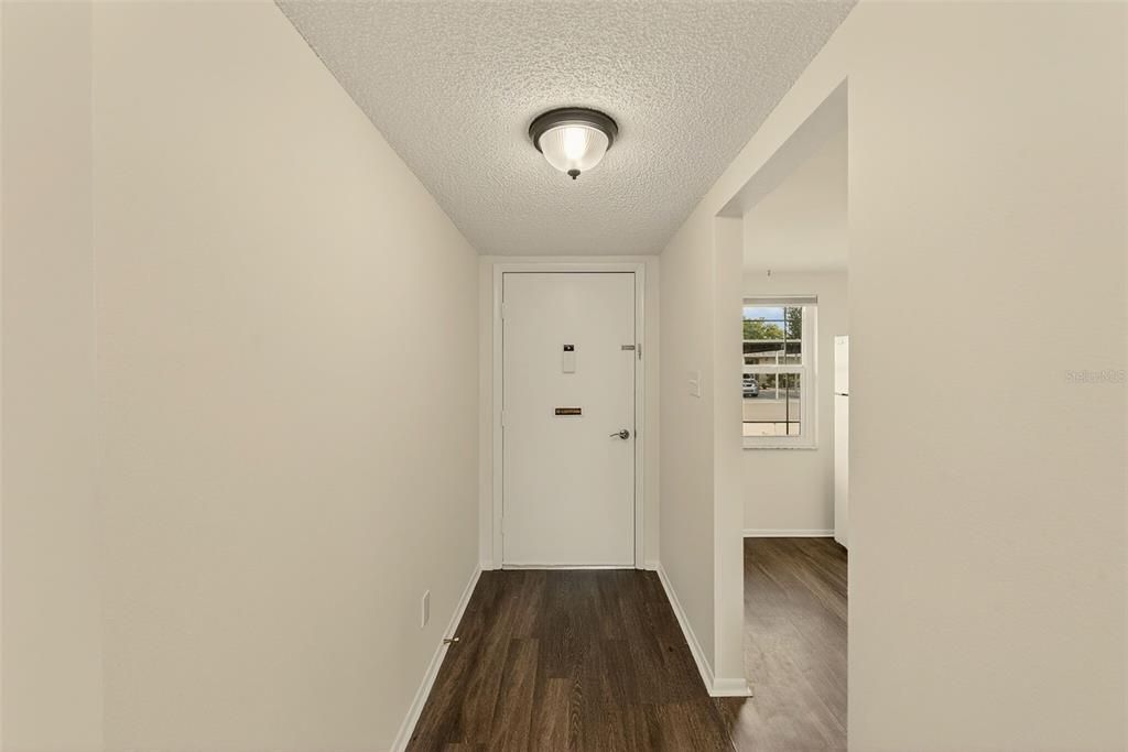 For Sale: $109,000 (2 beds, 1 baths, 827 Square Feet)