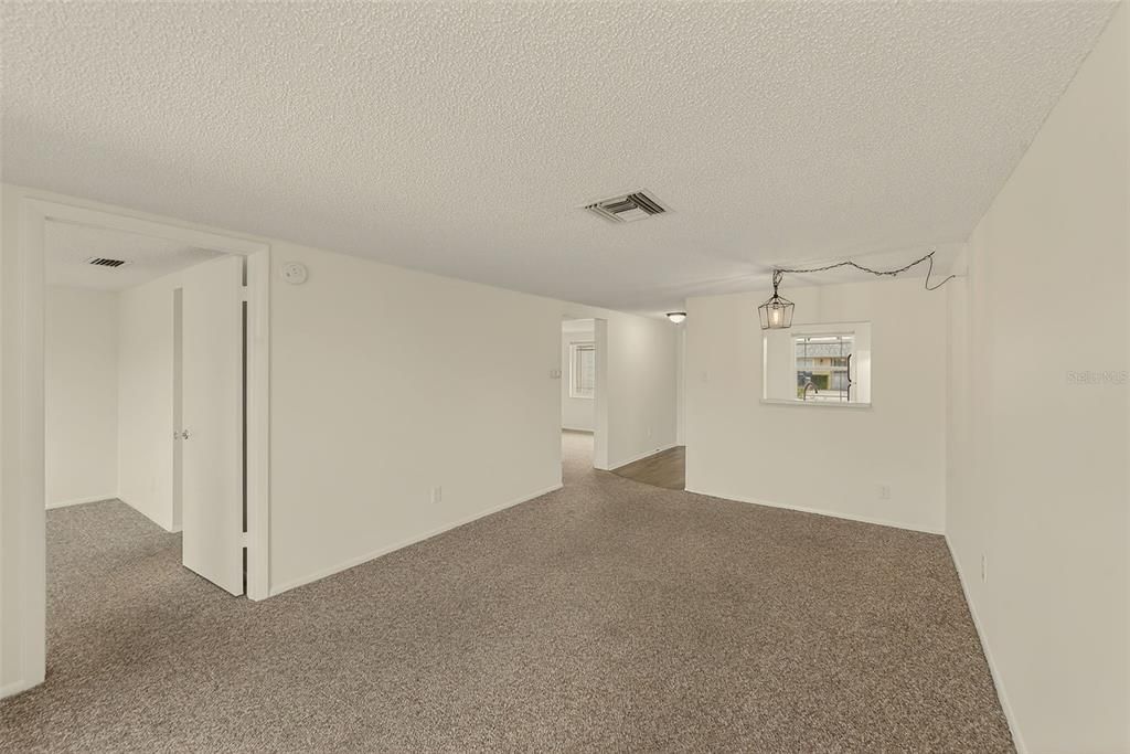 For Sale: $109,000 (2 beds, 1 baths, 827 Square Feet)