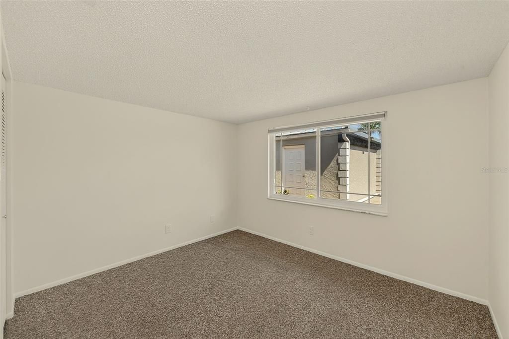 For Sale: $109,000 (2 beds, 1 baths, 827 Square Feet)