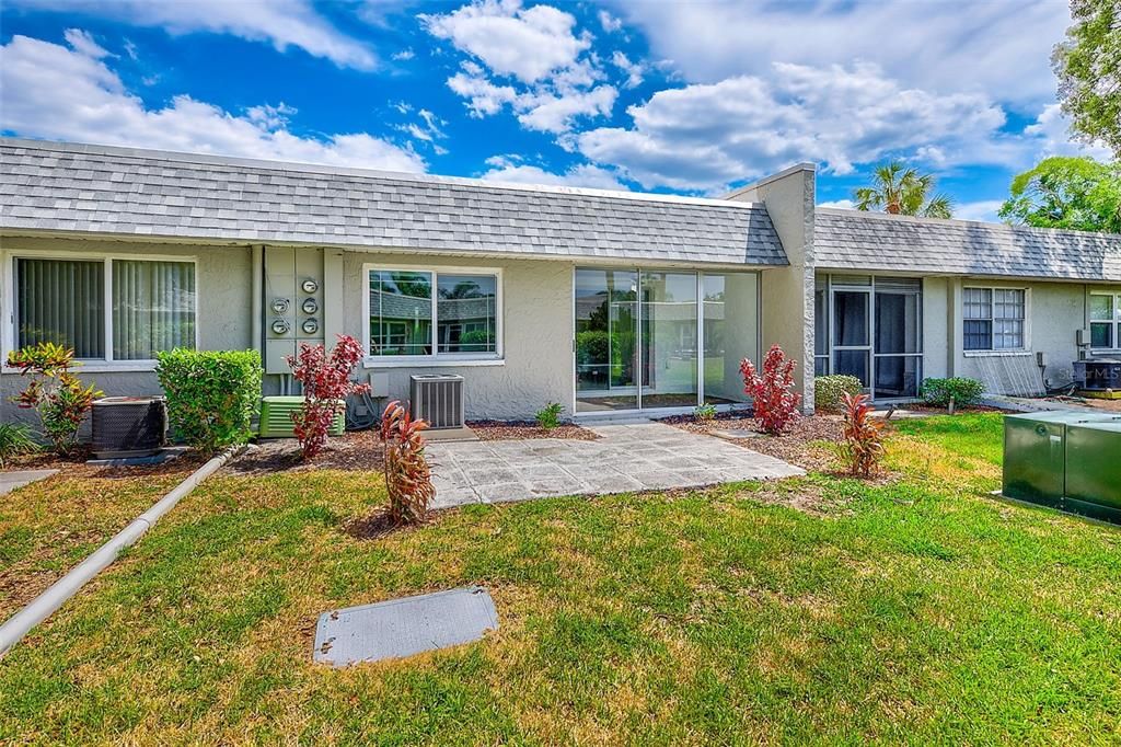 For Sale: $109,000 (2 beds, 1 baths, 827 Square Feet)