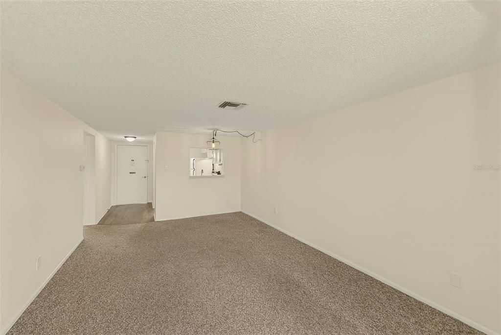 For Sale: $109,000 (2 beds, 1 baths, 827 Square Feet)